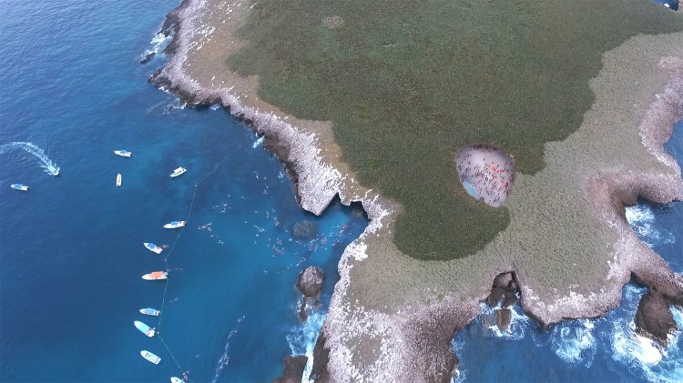 Descubre el paraíso secreto: Playa del Amor en un cráter.