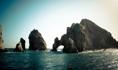 Explora la Legendaria Magia de Los Cabos: Vive al Extremo