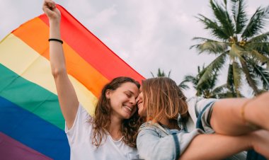 Explora el Mundo con ELLA: Festival LGBTQ+ en Mérida, México.