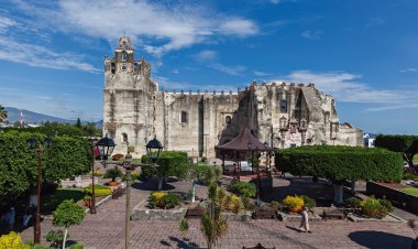 Explora Yuriria: Un Paraíso Mágico