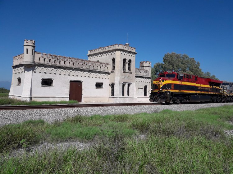 Descubre el Pueblo Mágico de Candela: Encantado en el Desierto de Coahuila.