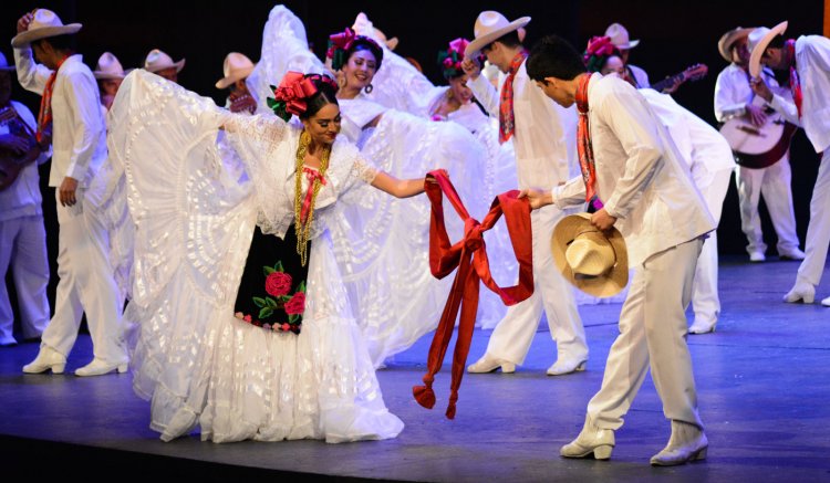 ¡Explora la Mexicanidad con el Ballet Folklórico de México!