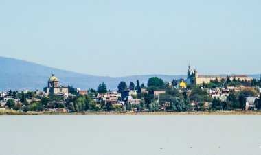 Viaja en el Tiempo: Descubre Cuitzeo del Porvenir.