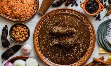 ¡Déjate Deliciar! Descubre la Historia del Mole Poblano