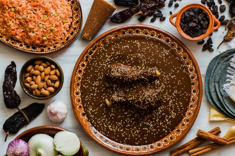 ¡Déjate Deliciar! Descubre la Historia del Mole Poblano