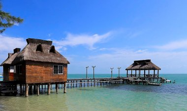 ¡Descubre la maravilla de Isla Aguada: Una villa entre el cielo y el mar!