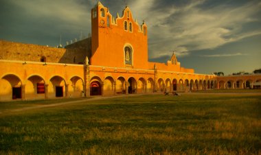 Descubre Izamal: Un Legado de 3 Culturas con el Encanto Amarillo.