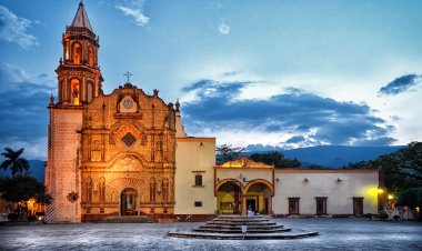 Explora Jalpa de Cánovas: Negocios y Aventuras Exóticas