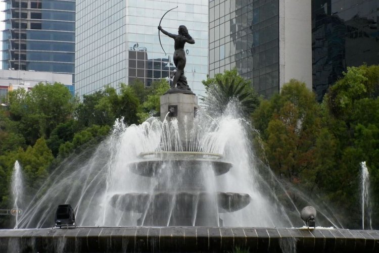 Mujeres Grandes que Inspiran Monumentos y Sitios Memorables.