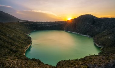 Descubre el misterio de la colorida laguna volcánica de Puebla