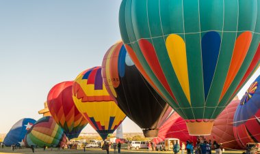 Explora los Cielos en un Globo Aerostático: 4 Lugares Excepcionales.