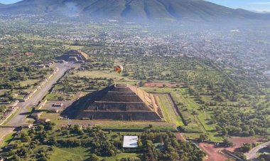 Explora el Misterio de las Pirámides con una Vista Panorámica Inolvidable