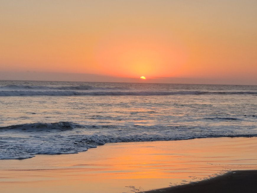 Explora la magia de la Playa LGBT+ de Michoacán.