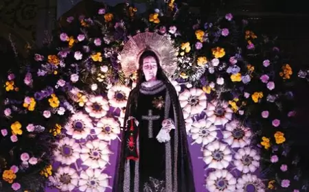 Altar de la Virgen de Dolores y sus borreguitos verdes, ¡no pueden faltar!