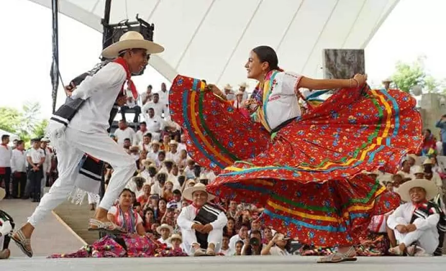 ¿Tu primera vez en la fiesta de la Guelaguetza-Oaxaca? Conoce el programa y más.