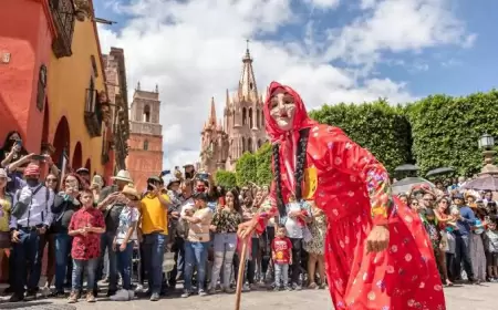 ¡Vive la locura y la tradición en San Miguel de Allende con el Desfile de los Locos!