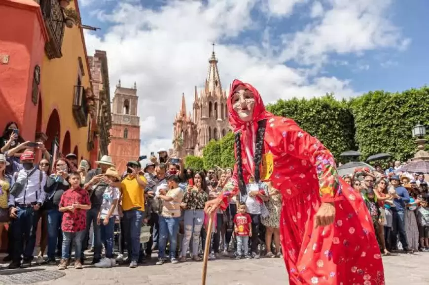 ¡Vive la locura y la tradición en San Miguel de Allende con el Desfile de los Locos!