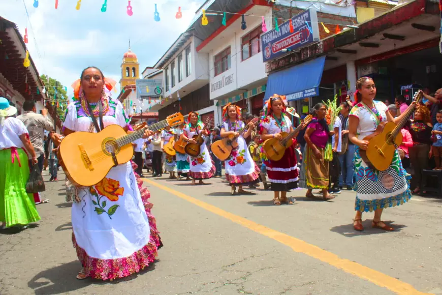 Paracho de Verduzco, Michoacán: Festival Internacional de la Guitarra