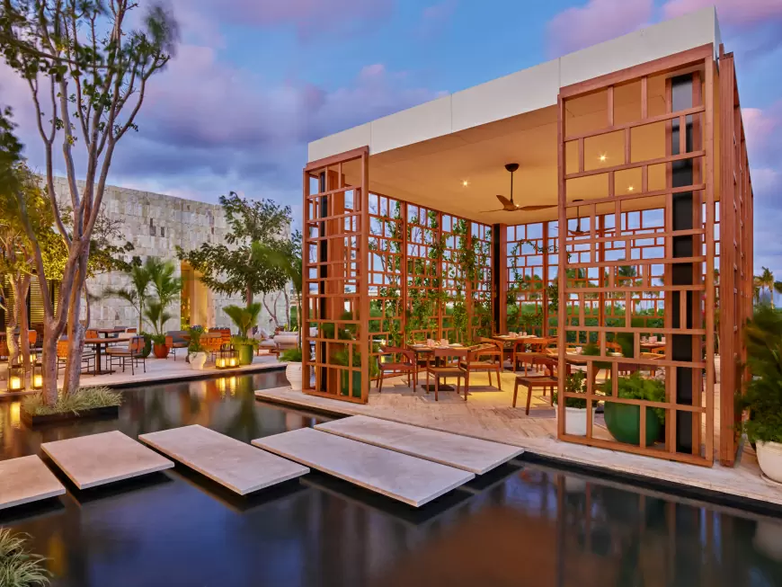 St. Regis Kanai Resort Riviera Maya: Elegancia y Tradición en el Caribe