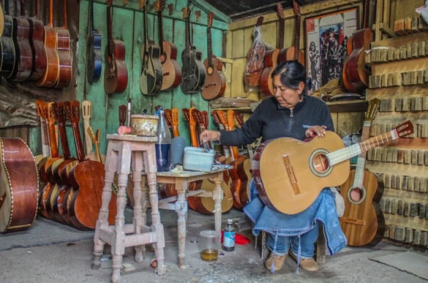 Tzintzuntzan y Paracho: Laudería, textiles, alfarería