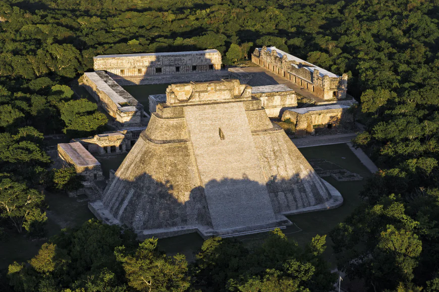 Uxmal: El Esplendor de la Civilización Maya Vive en Cada Piedra