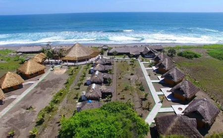 Playa el Madresal,  belleza natural de manglares y tranquilidad absoluta.
