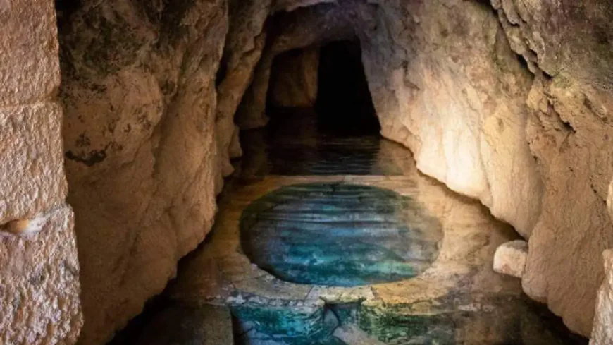 La Caverna Termal y Hacienda de los Remedios; en la Zona del Silencio, Chihuahua.