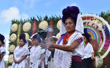 Feria del Huipil y del café en Cuetzalan, Puebla.