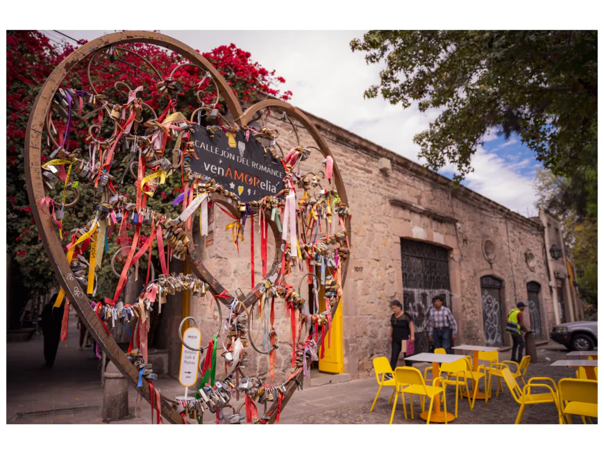 El Callejón del Romance: un rincón encantador en el corazón de Morelia