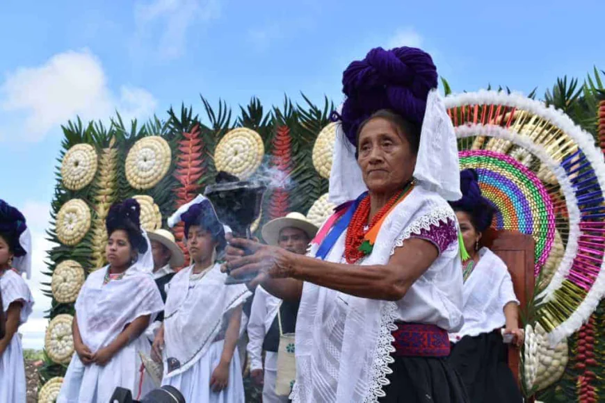 Feria del Huipil y del café en Cuetzalan, Puebla.