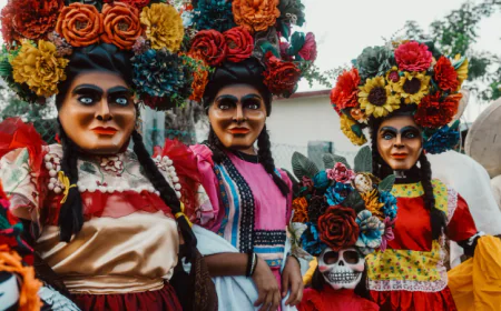 Tres destinos poco conocidos para vivir el Día de Muertos auténtico en México.