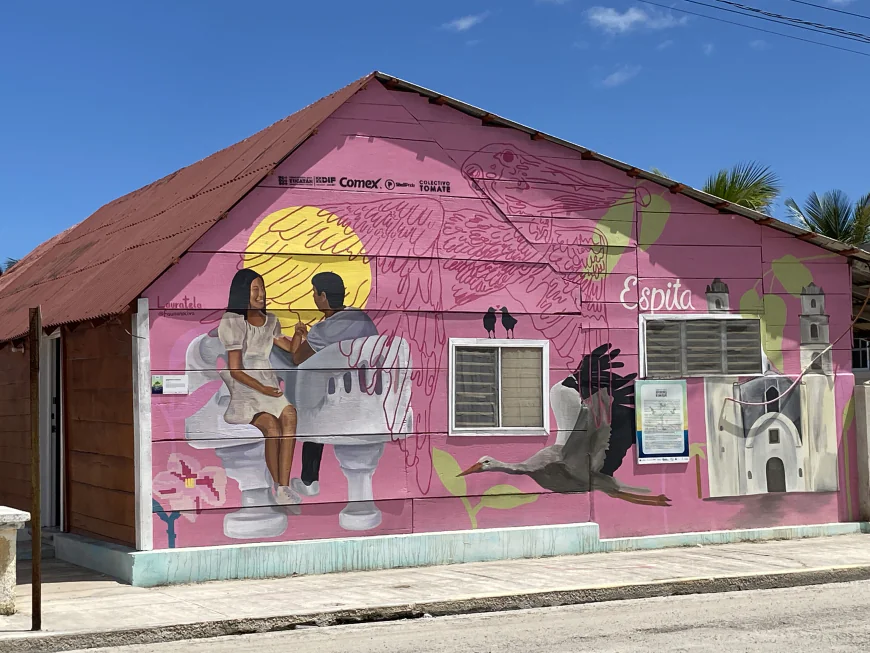 San Felipe: entre casas de madera y murales que cuentan historias