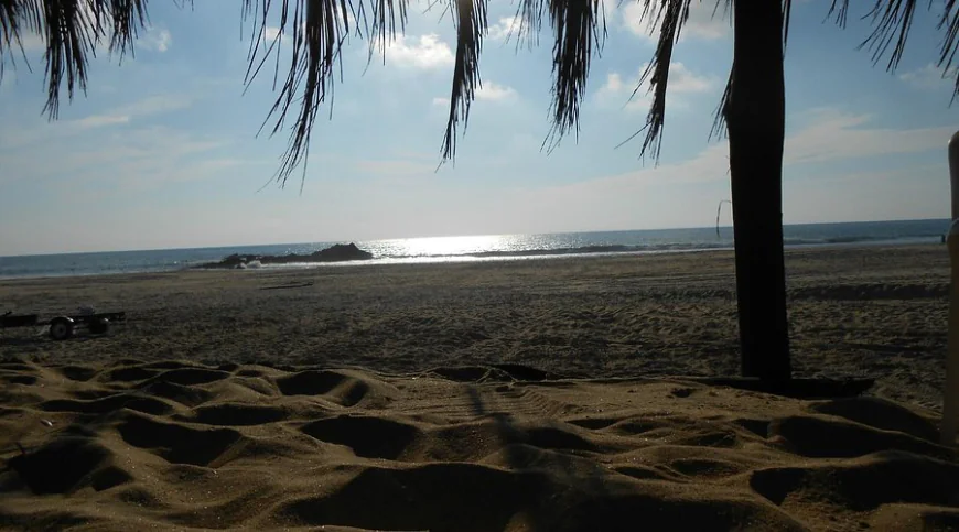 Playa La Llorona: el rincón salvaje que está conquistando al turismo joven en Michoacán.