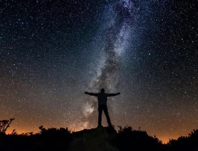 Recibir el Año Nuevo bajo las estrellas: Escapada mística y eco-turística en el desierto.