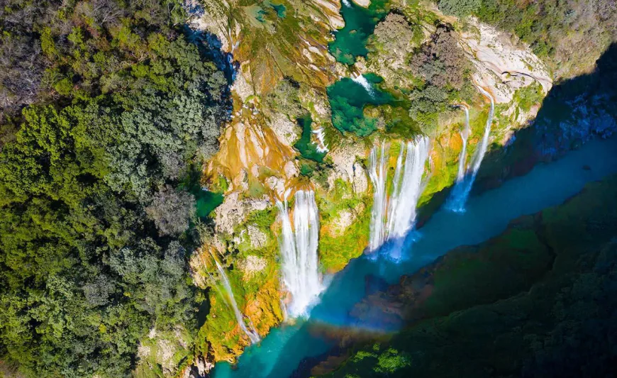 Atrévete a conocer espacios naturales: Cascada Tamul, ritual acuático para iniciar el año.