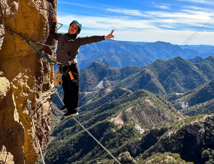 Tirolesas que atraviesan el pueblo y los cañones cercanos, ¡descubre el destino!