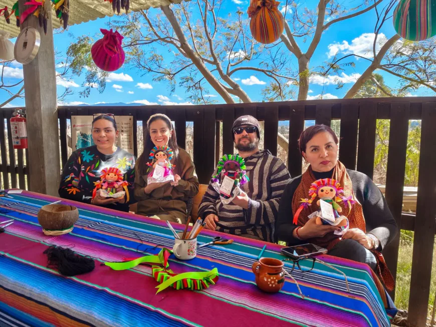 Santiago Mexquititlán, Querétaro: tradición otomí viva y la cuna de la muñeca Lele.